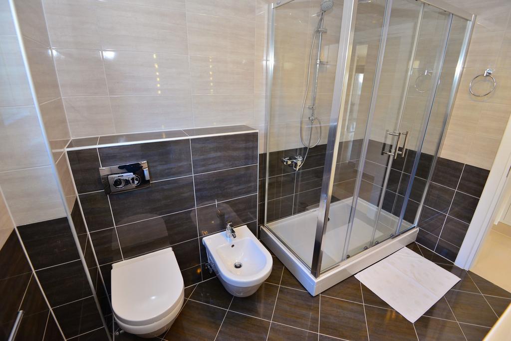 Apartments Villa Coratina โตรกีร์ ภายนอก รูปภาพ